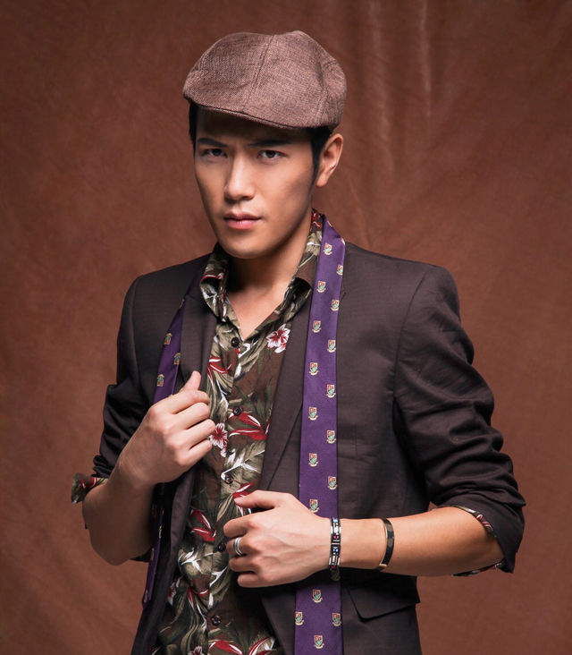 而在近几年热播的《特种兵》系列电视剧里,张进也有精彩的演出,如在