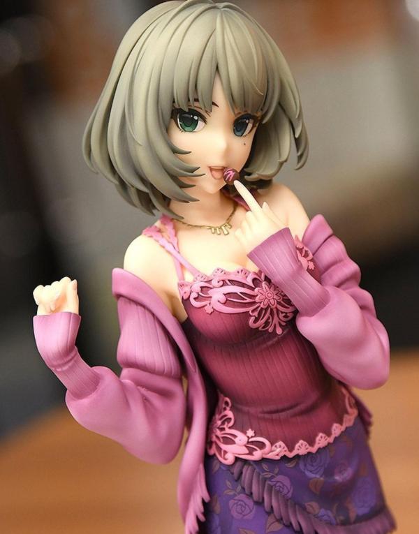 《偶像大师》高垣枫手办 短裙甜美诱惑