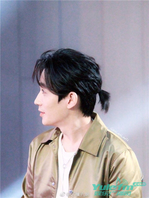 小揪揪朱一龙上线,直播现场温柔告白超感人