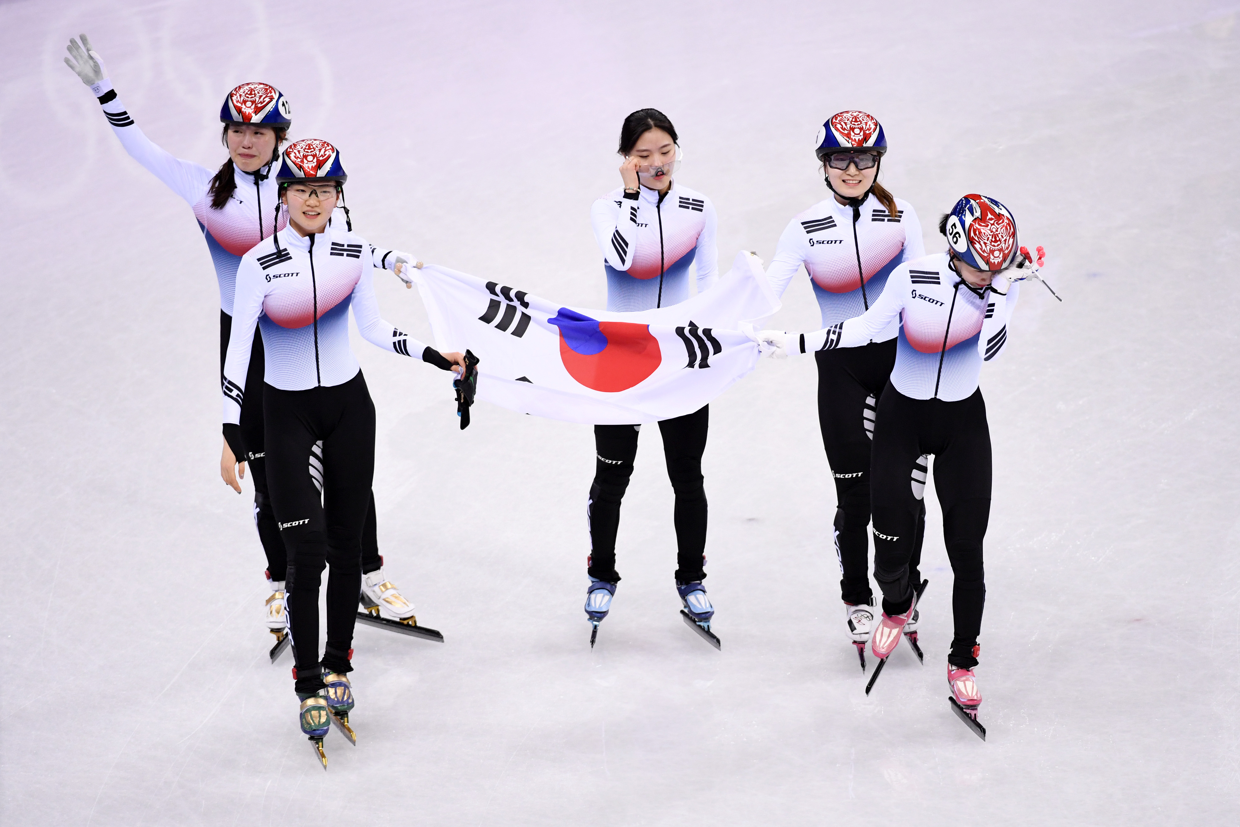 (冬奥会)(6)短道速滑——女子3000米接力:韩国队夺冠