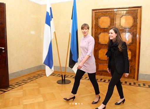 34岁芬兰女总理继续简约风,与爱沙尼亚女总统同框,同显知性美