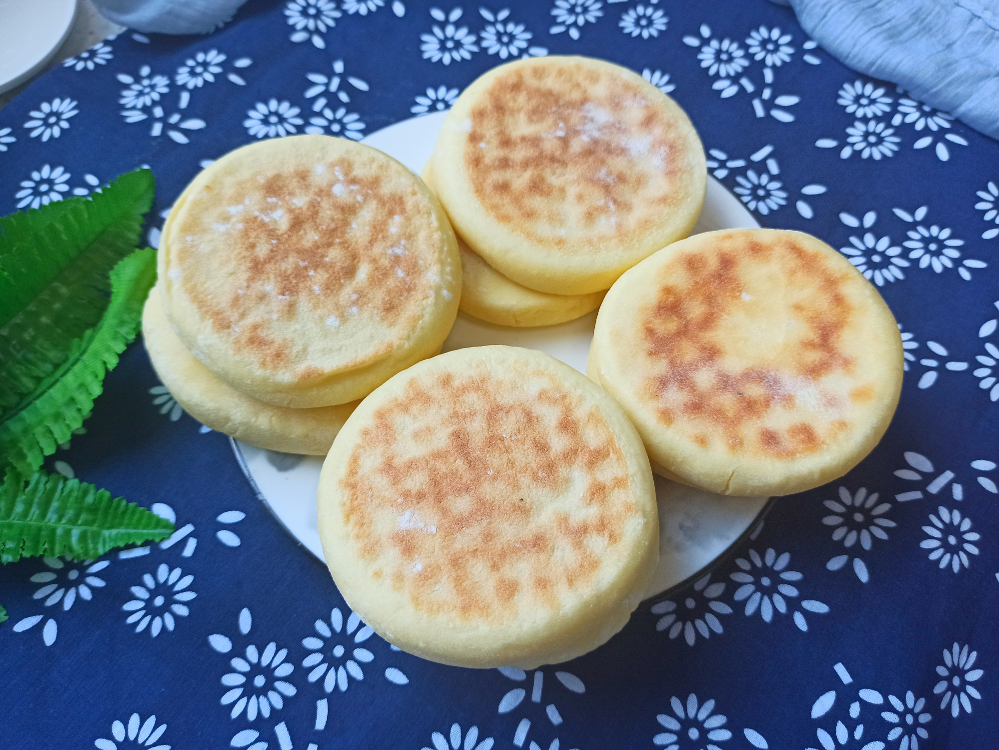 怎么用高筋面粉做小面包?教你懒人做法,不用烤箱,个个松软香甜