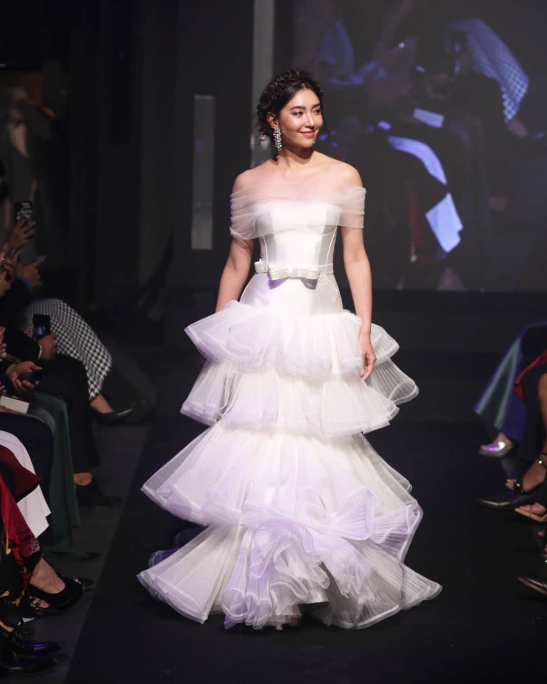 众泰女星集体出席时尚活动 40岁aump颜值身材完胜新生代小花