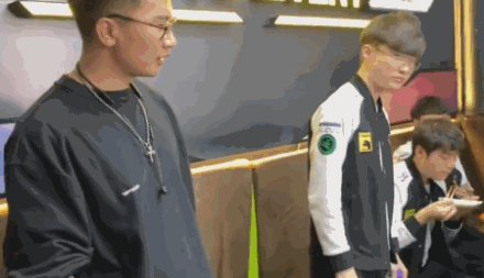 历史性突破!faker和不灭之握握手成功,洗刷自己人生一大黑点