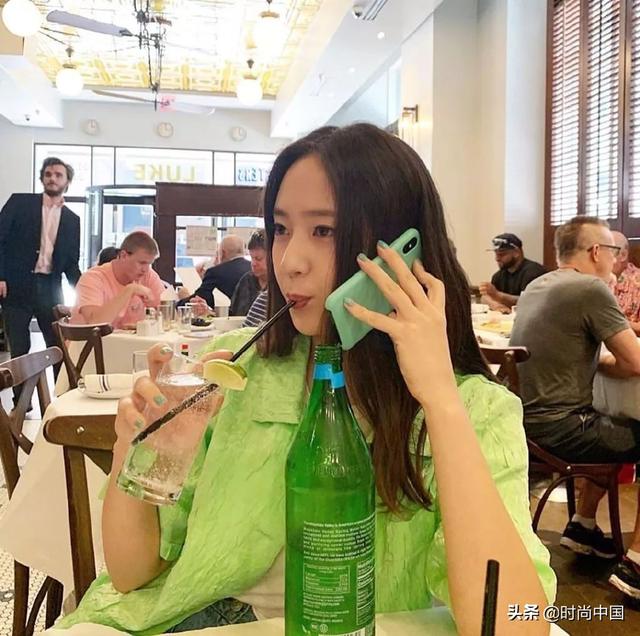 2019流行牛油果绿(avocado green),衣柜里没有一件,都不好意思出门鸭