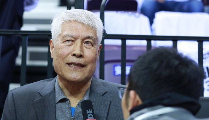 真不服老!80岁蒋兴权欲随队出征剩余比赛,浙江男篮做法令人动容