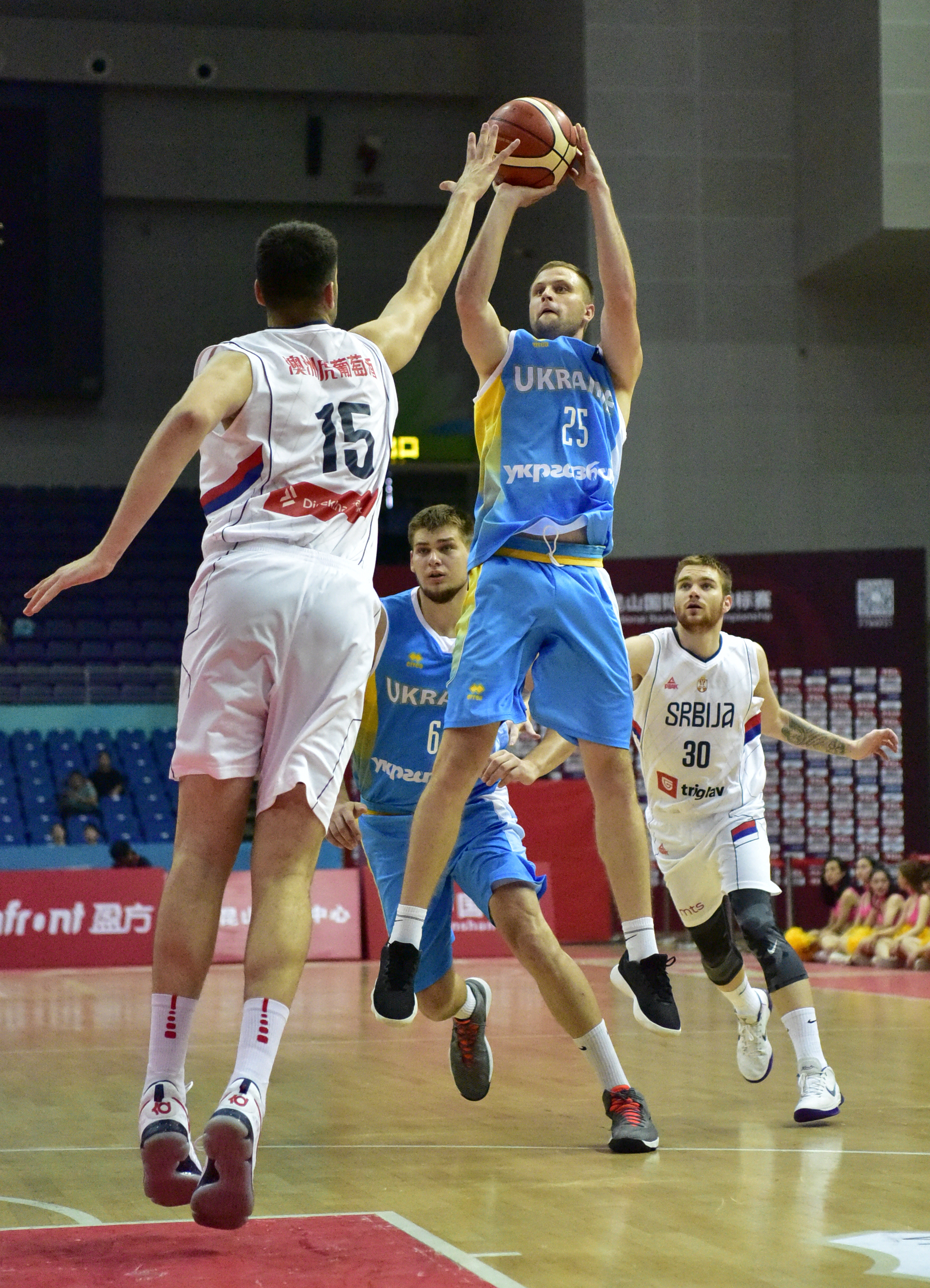 篮球——国际男篮锦标赛:塞尔维亚队战胜乌克兰队(2)