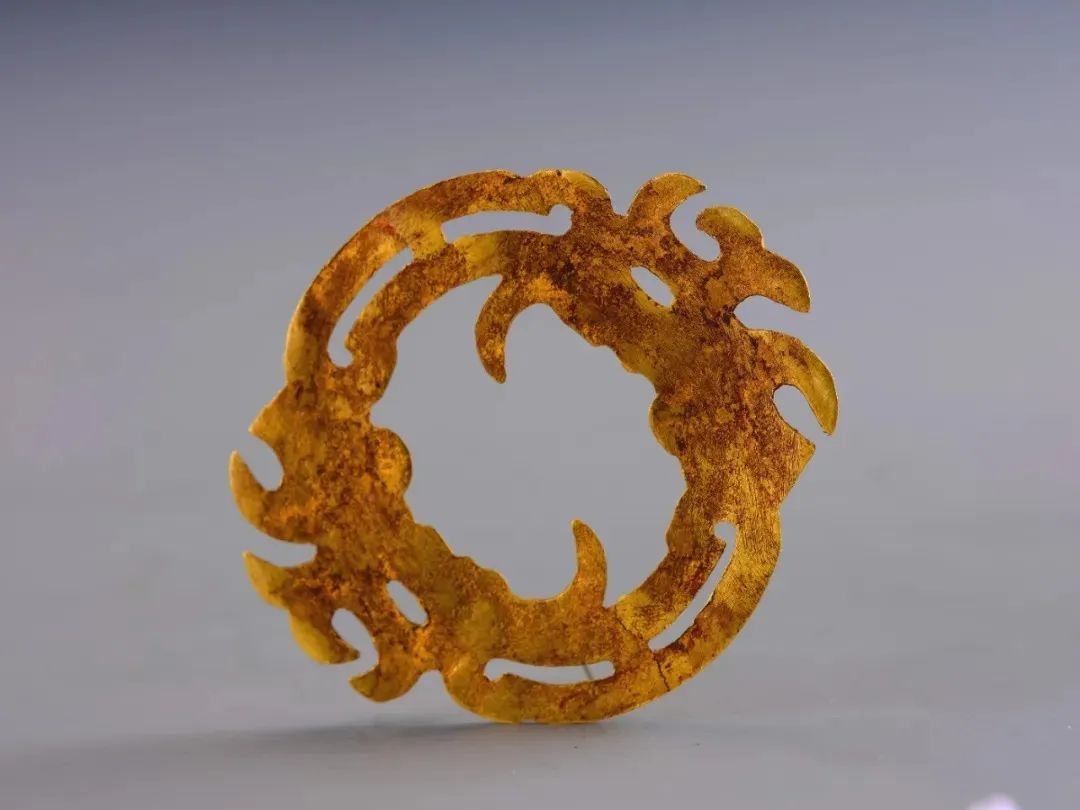 芮博国宝——镂空龙纹金环