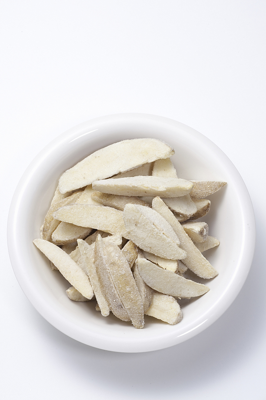 虽然现在靖州的茯苓产量并不算很大,但其加工能力强大,将全国鲜货茯苓