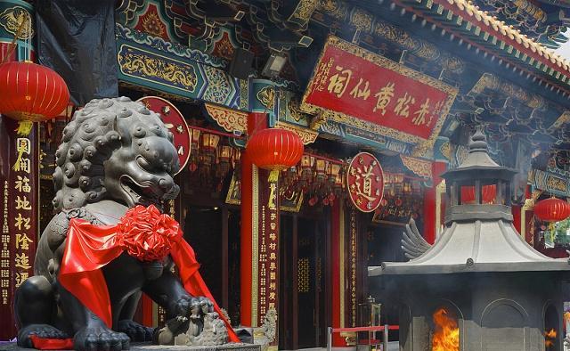 黄大仙祠又名啬色园,香港香火旺的寺庙之一,风格颇具特色