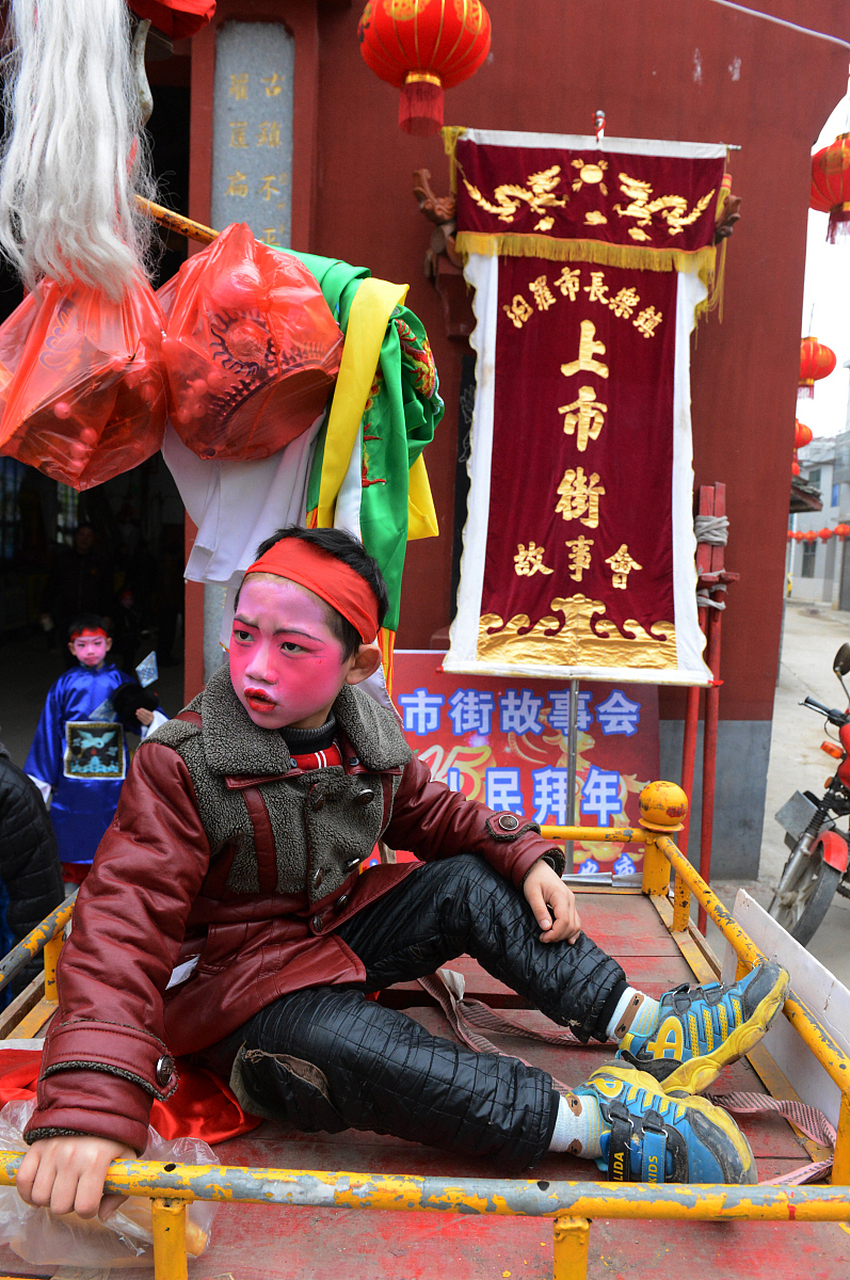 萨满文化跳大神是一种古老神秘的仪式表演形式,起源于古代原始部落