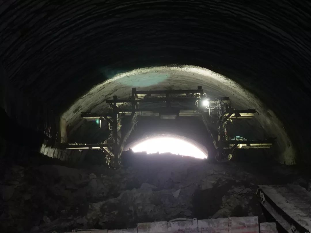 长益扩容工程乌山隧道实现双向贯通