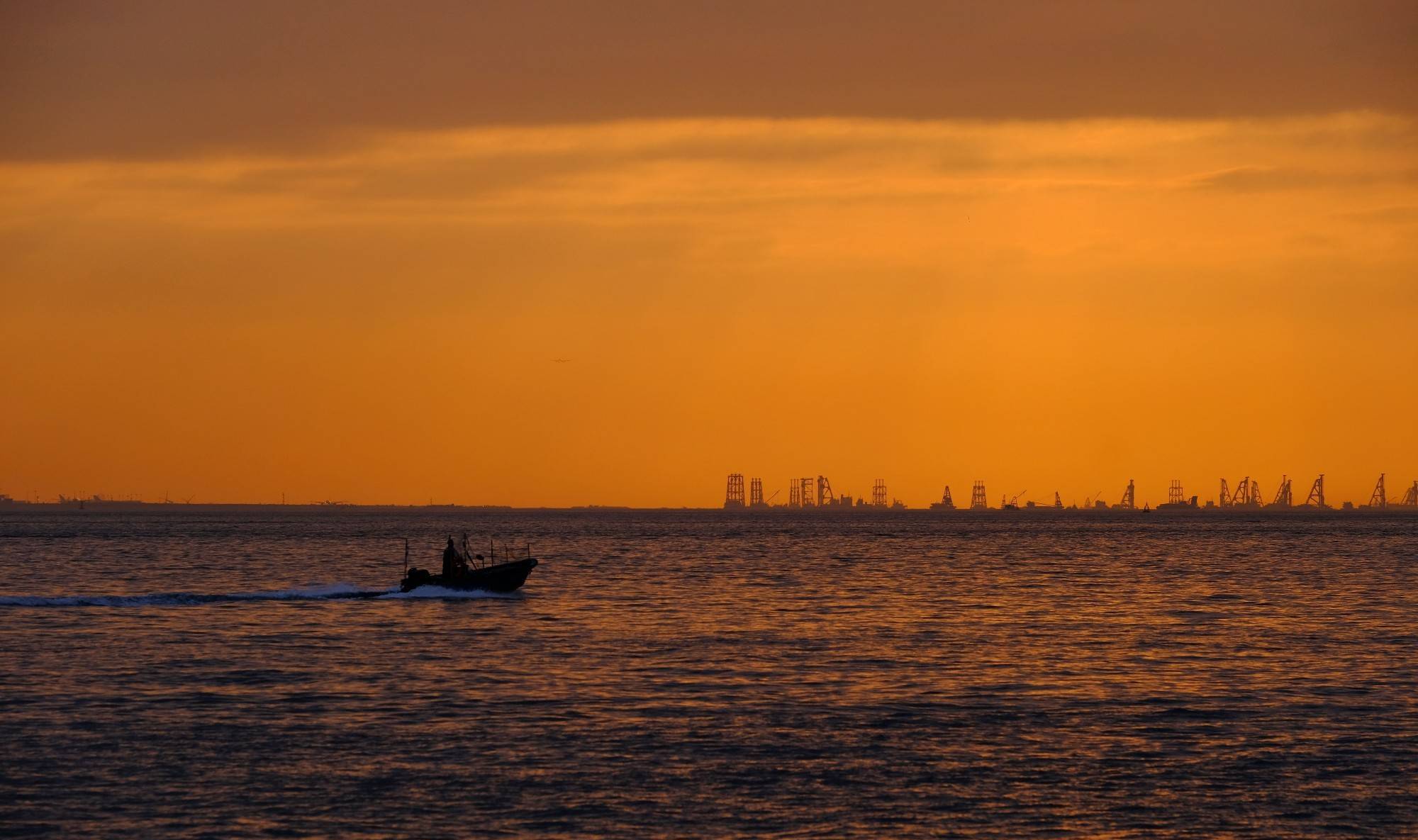 约创立于1090年,秘密传教,对敌用暗杀手段,在里海南岸建国