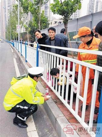 小女孩遭護欄