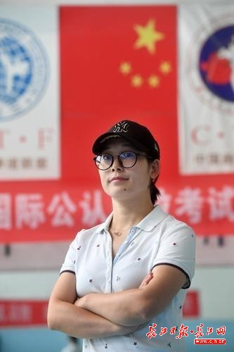 中国首位登顶珠峰在校女大学生回忆当年:天啦,我是怎么上来的