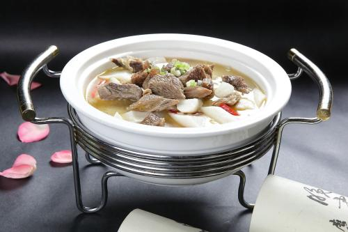 山药跟牛腩这么炖,好吃营养,还能健胃益脾,小孩大人要多吃!