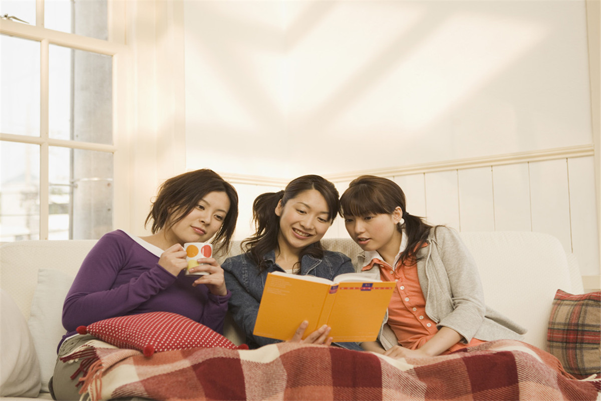 物质生活的快乐是一时的,而精神生活的快乐是一世的