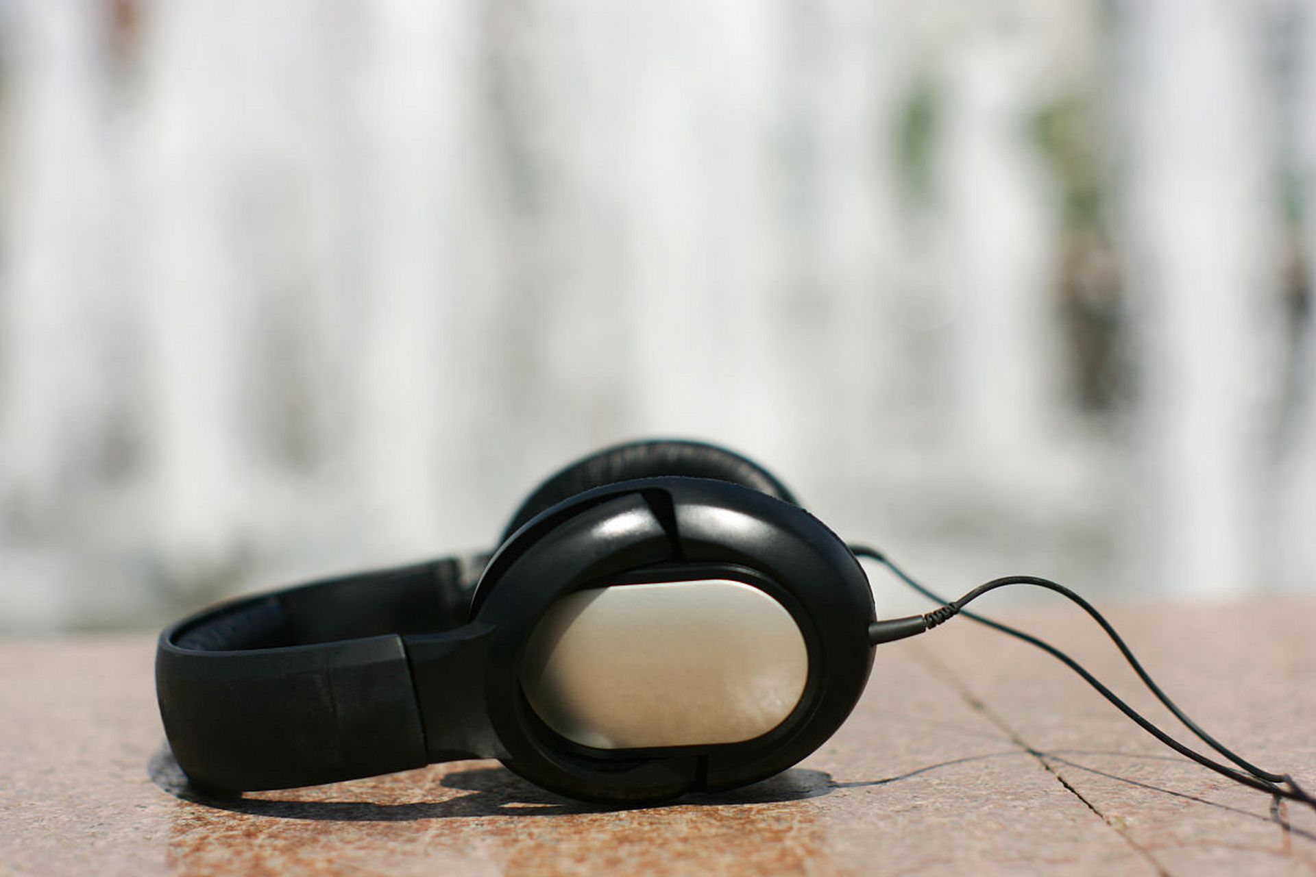 联想thinkplus lp40 二代2023升级款真无线蓝牙耳机,是一款非常出色的