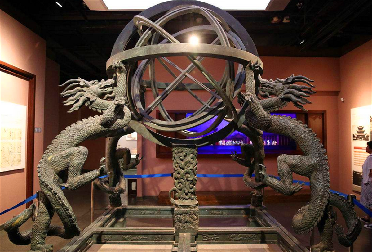 它主要由浑象和浑仪两部分组成,前者用于推测天象,后者则用于测量天体