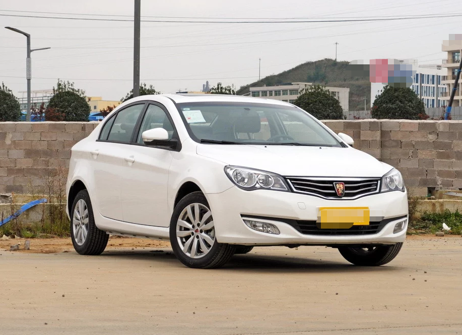 炫酷的外形,外形保持优雅的同时又多了几分力量感的荣威350