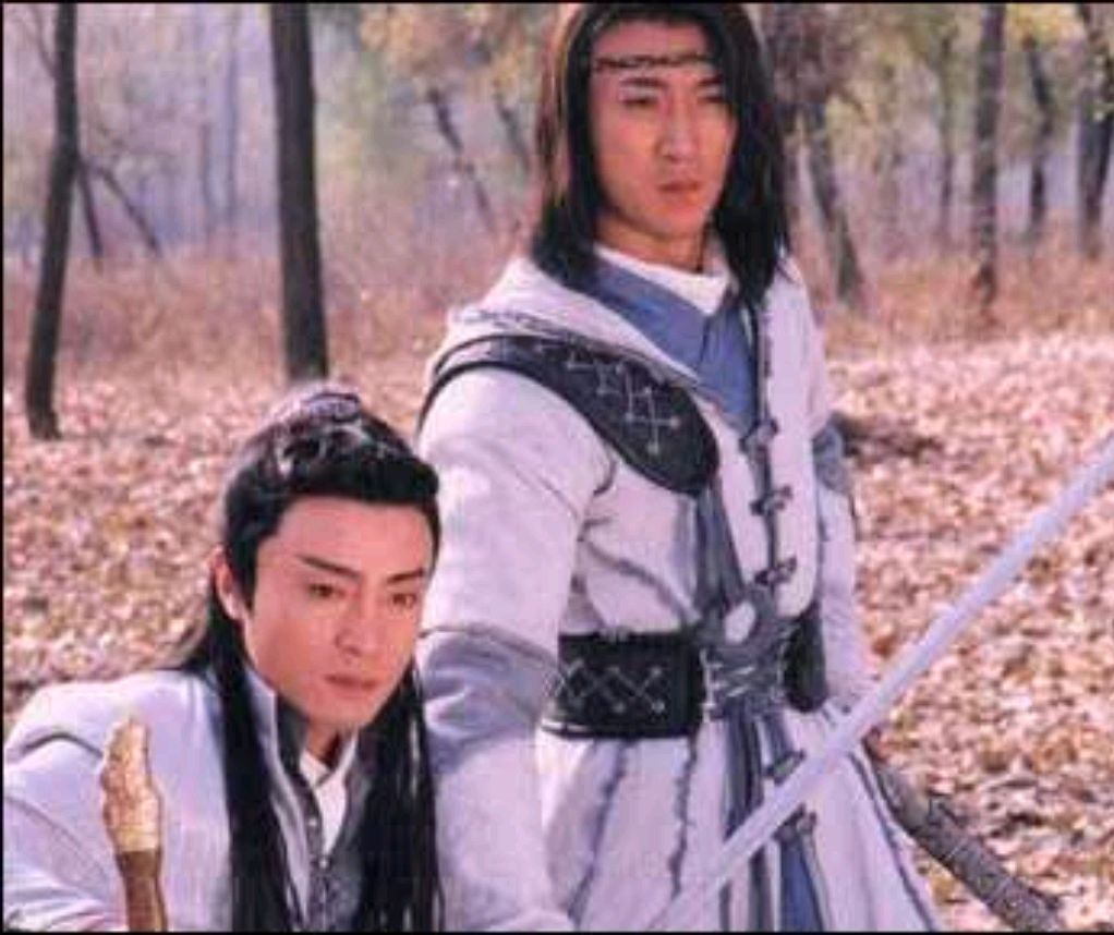 夺命十五剑击败谢晓峰,后被破解,因他达到燕十三难以企及的高度