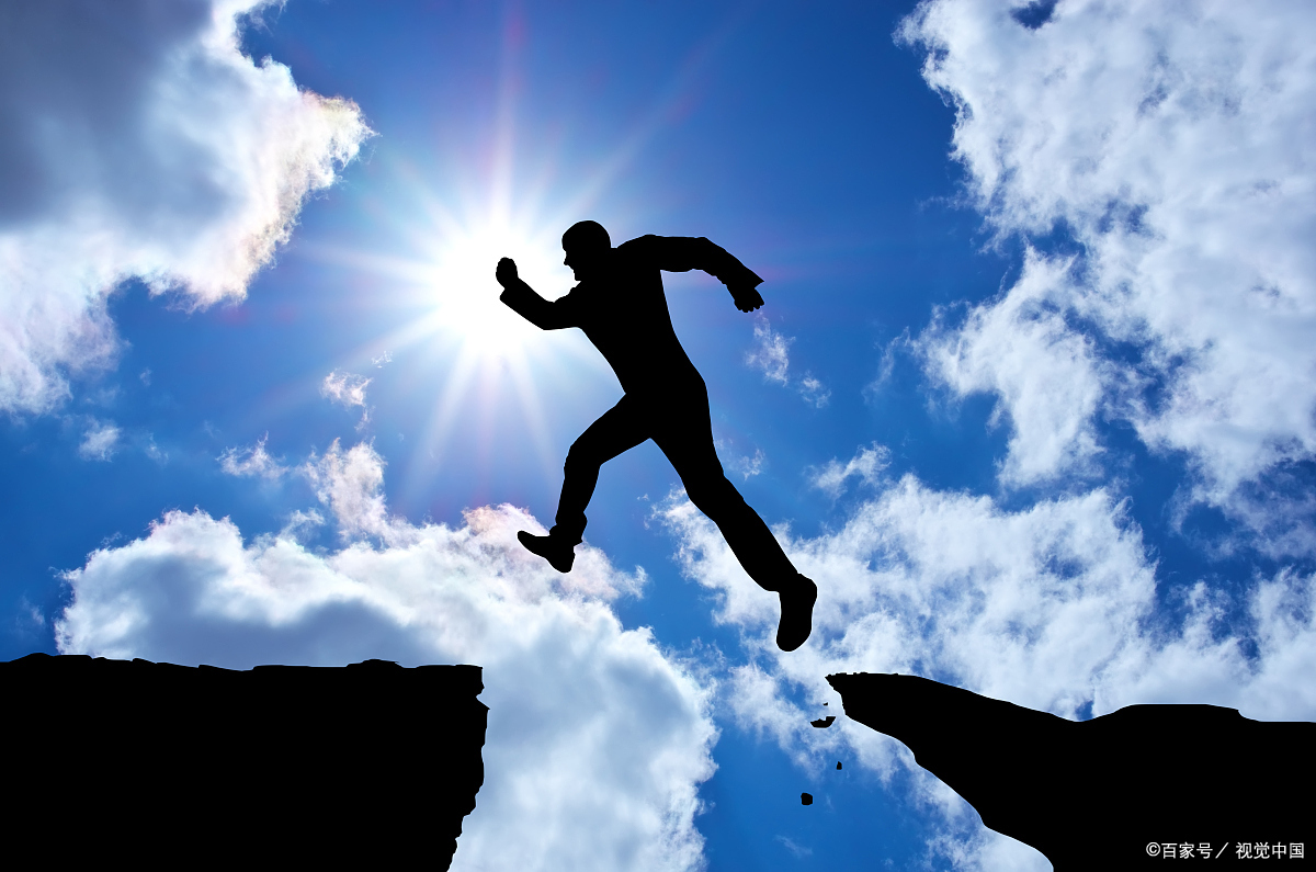 世界的钟摆均匀的摆动,不知从哪一个时刻开始,向一