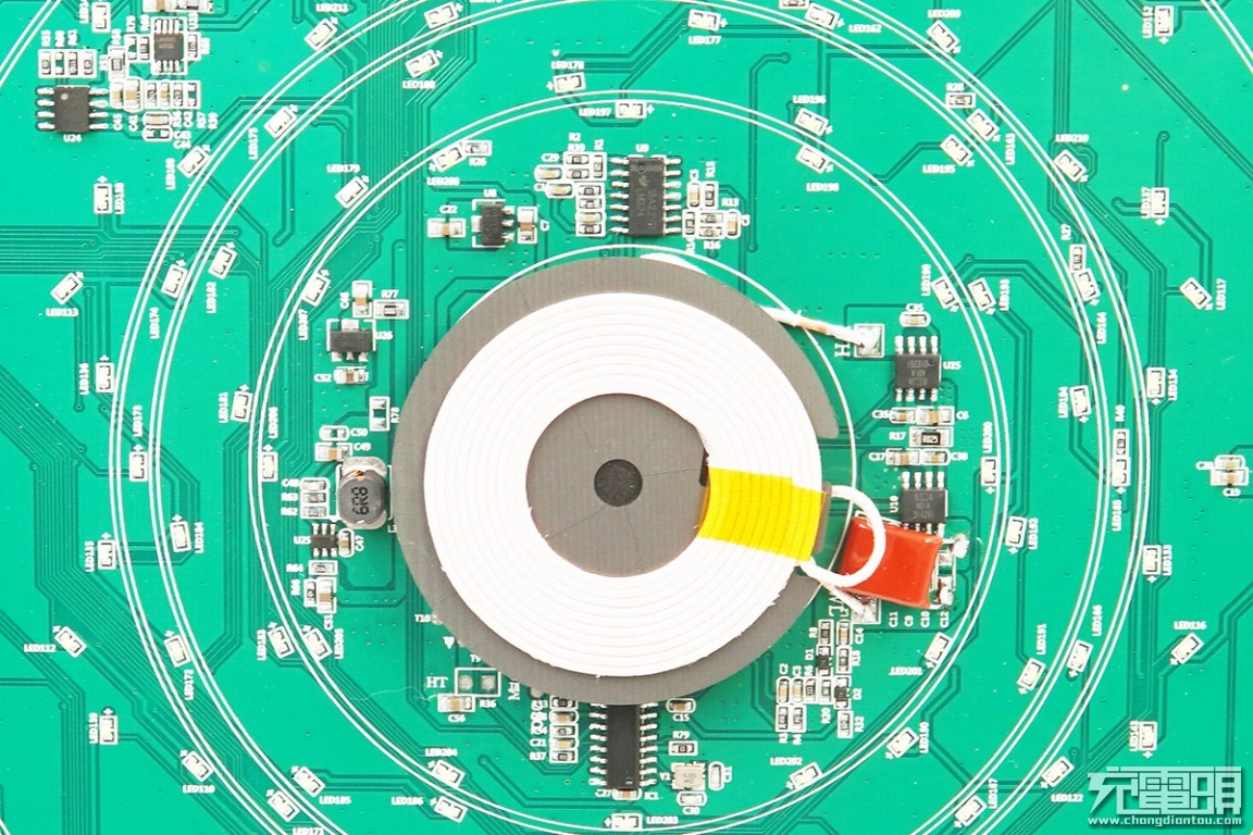 元兔計劃魔法陣無線充電器拆解報告——轉自充電頭網