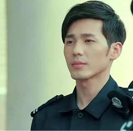 继《美人为馅》与《镇魂》后,白宇出演《绅探》,变悬疑剧专业户