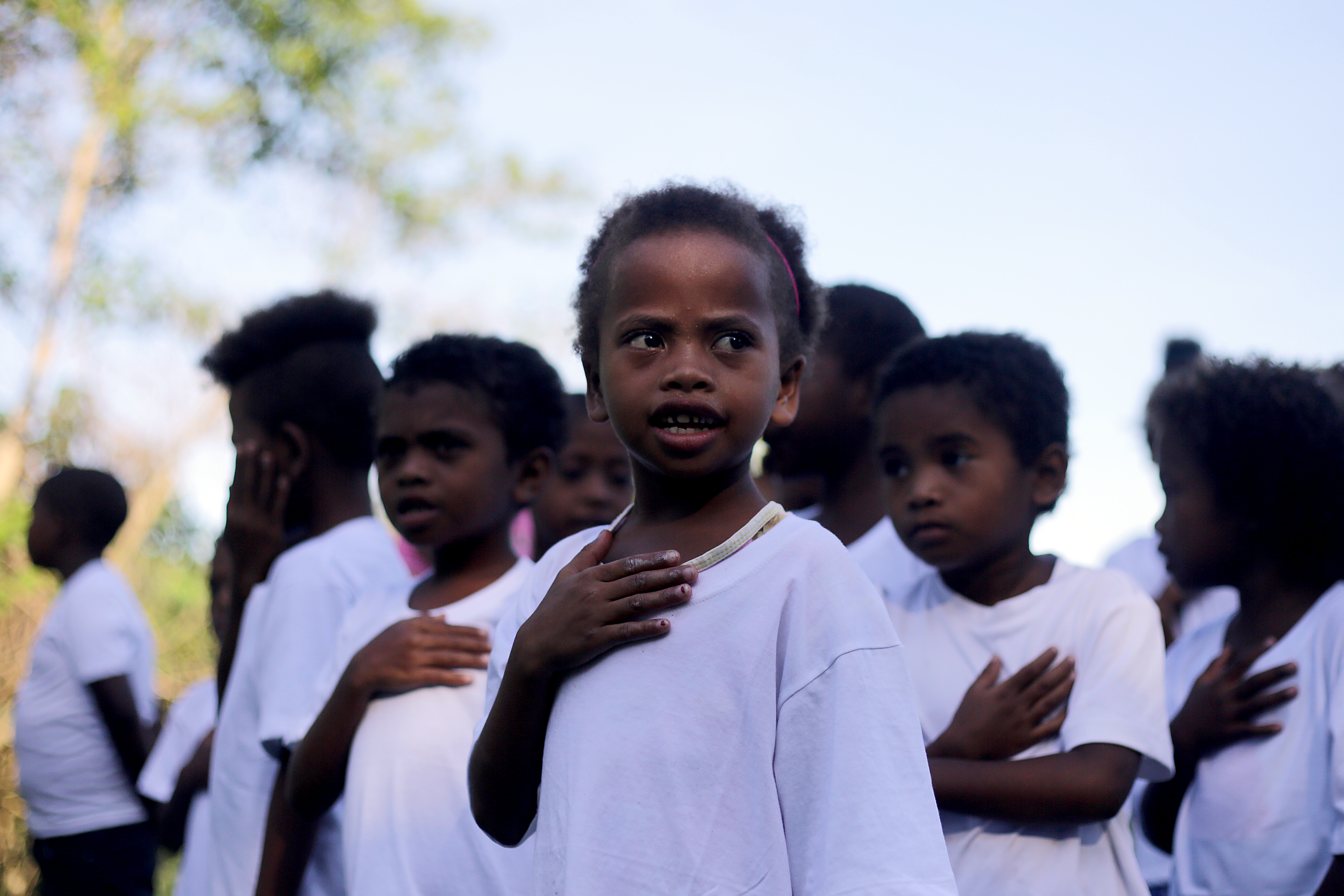 菲律宾:"帐篷小学"的开学第一天