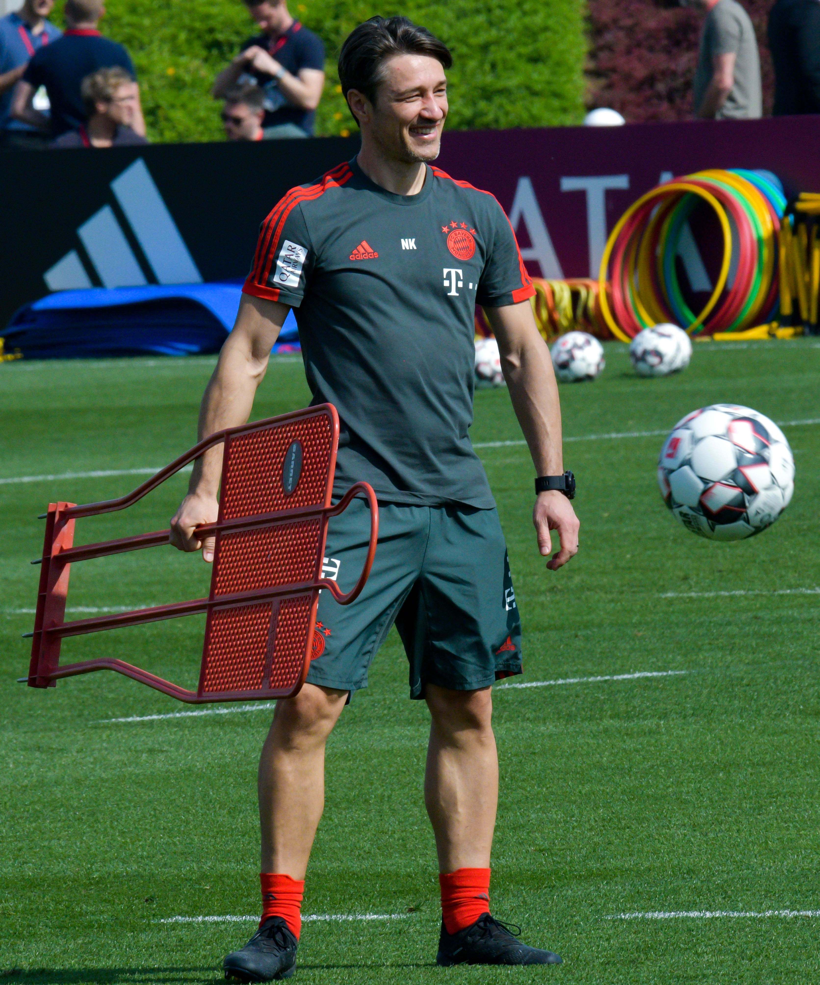 足球丨拜仁继续在卡塔尔冬训