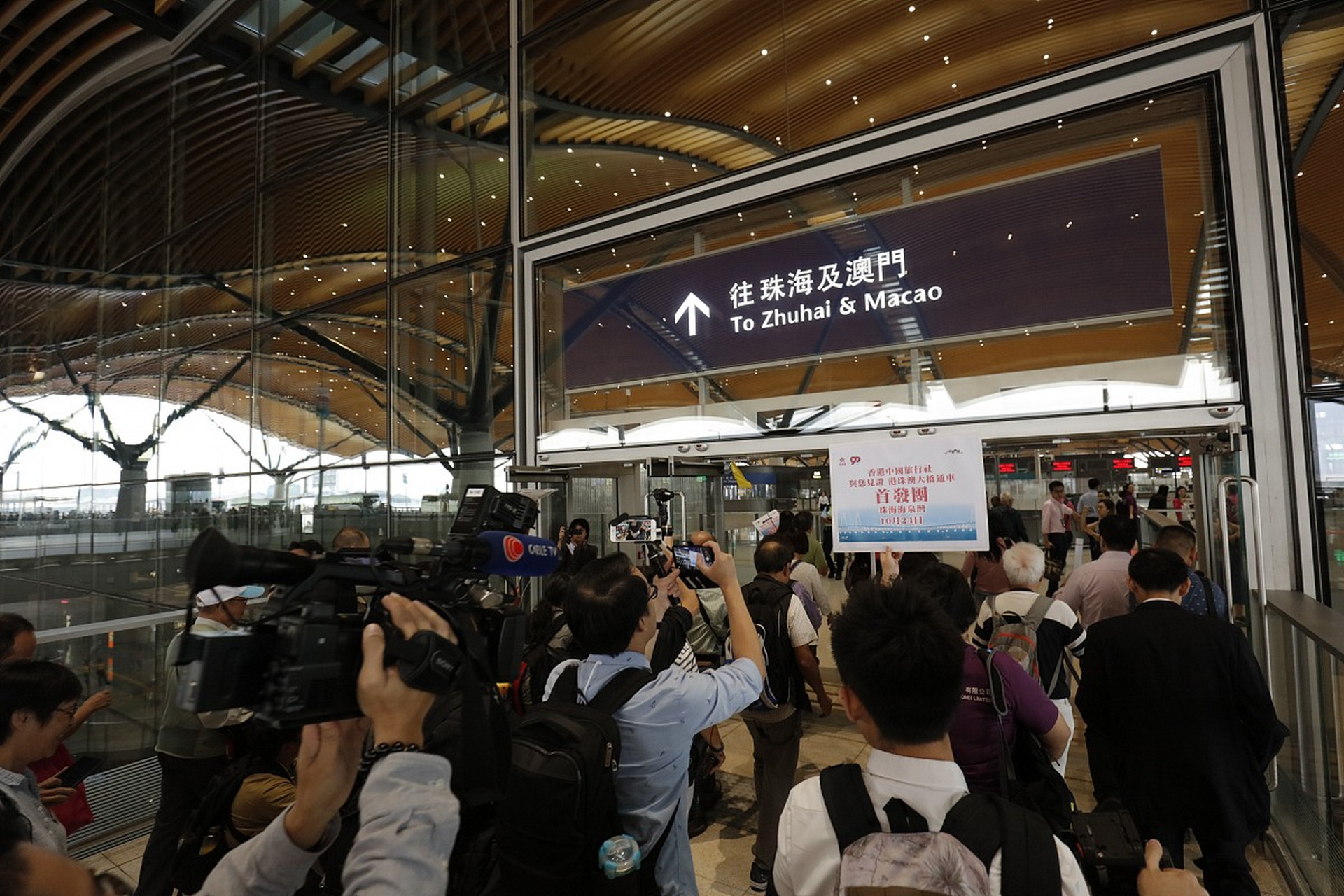 香港将新设提供大陆课程私校  香港教育局星期四(2月16日)公布,将在