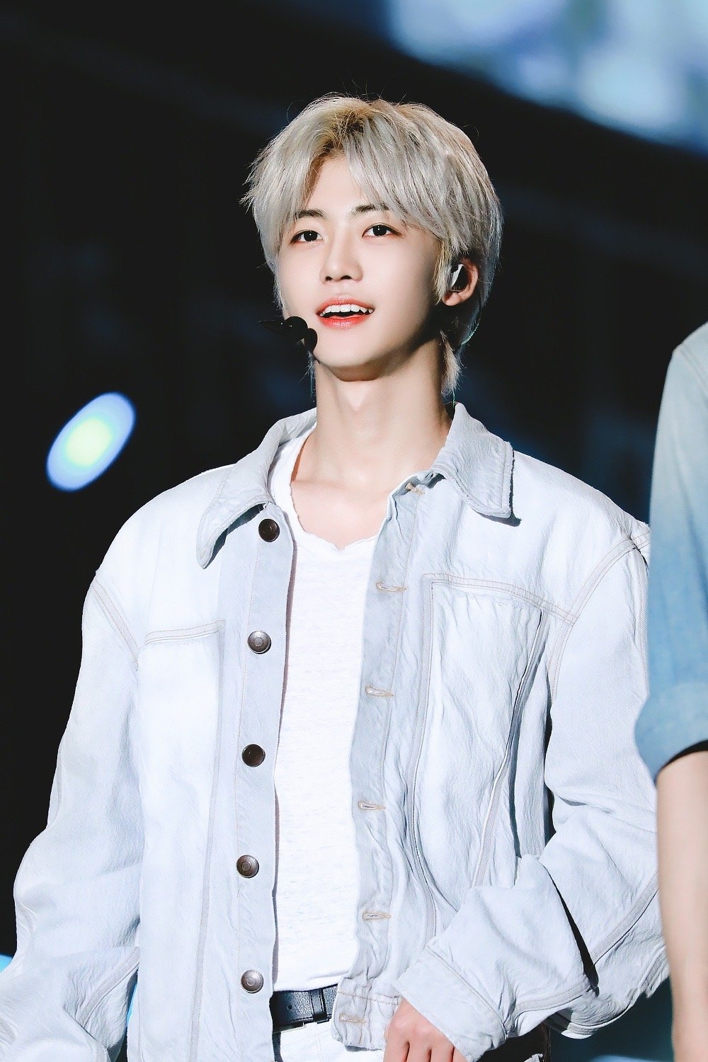 出场即圈粉的神颜罗渽民,春日必学男友穿搭,盗走少女心的私服