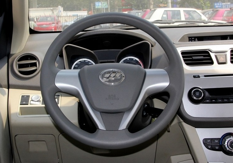 力帆530的内饰还是蛮不错的,整理布局简单明了.