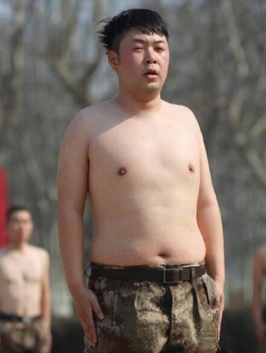 张涵予穿27万肌肉装,却比不过杜海涛的肚腩,"硬汉"之间的较量