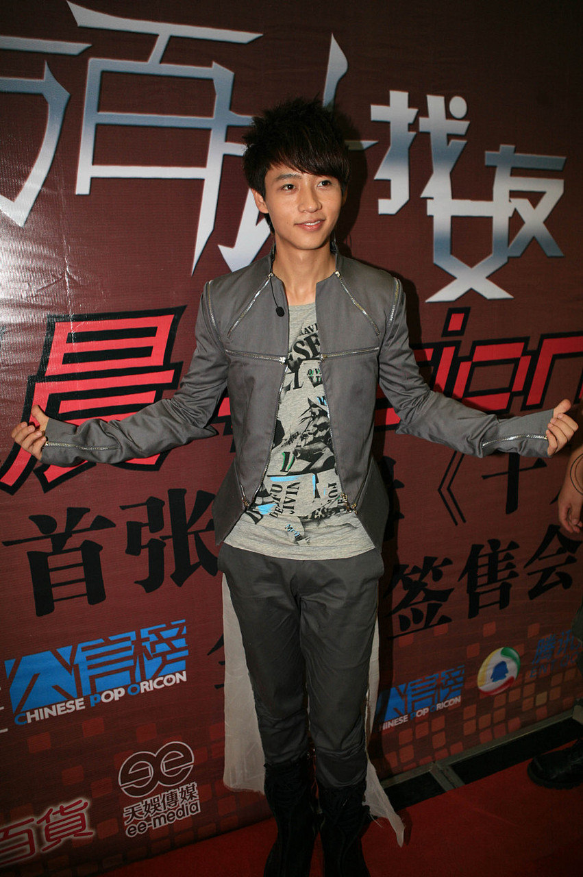 百家号星火计划# #娱乐# 魏晨转型很成功,他现在不缺戏拍,团队的工作