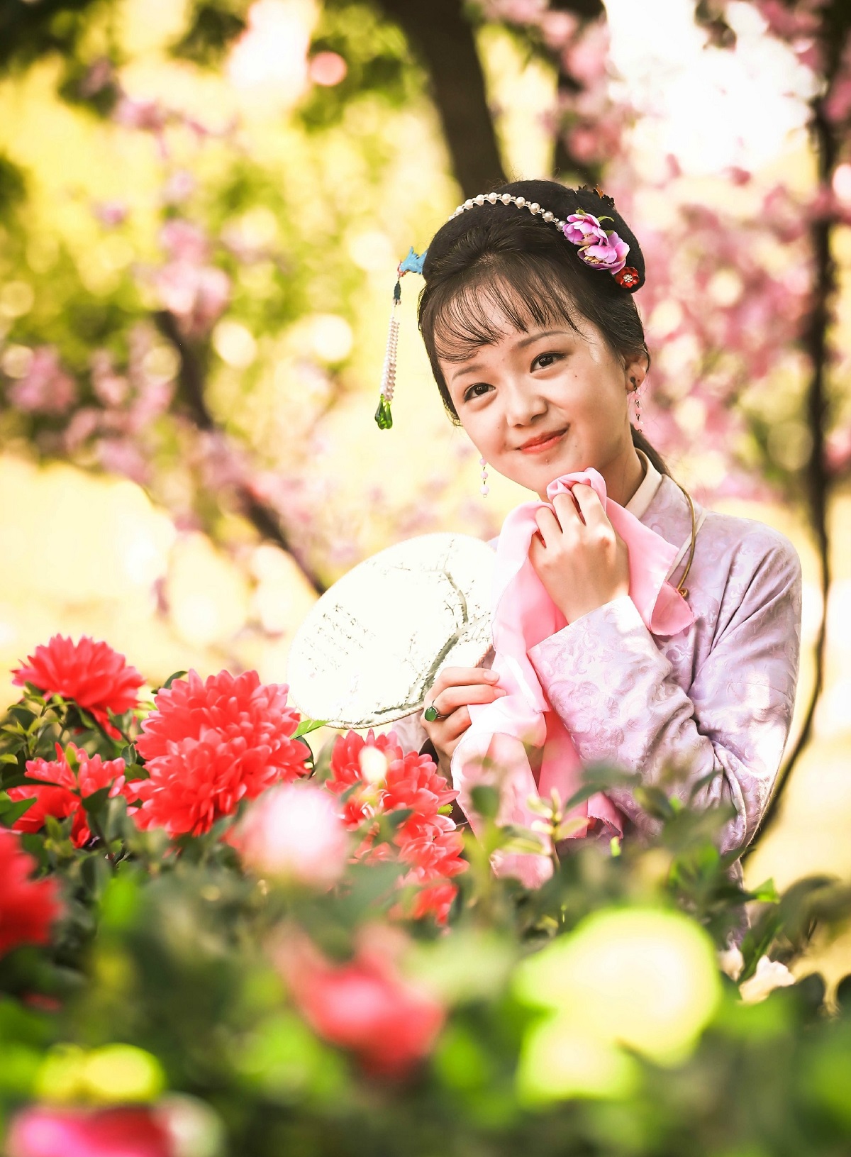 古裝劇《小戲骨:紅樓夢之劉姥姥進大觀園》裡,鍾熠