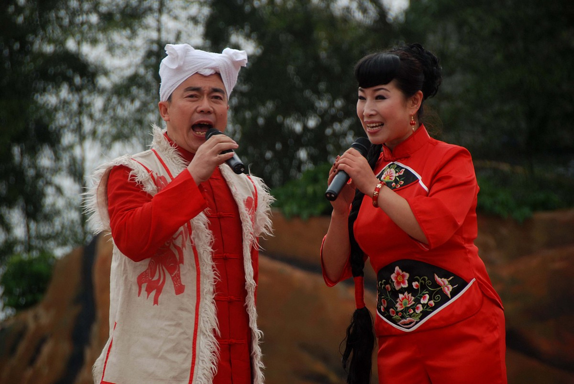 其中贤孝曲调悠长,西宁贤孝重要作品如《白鹦哥吊孝