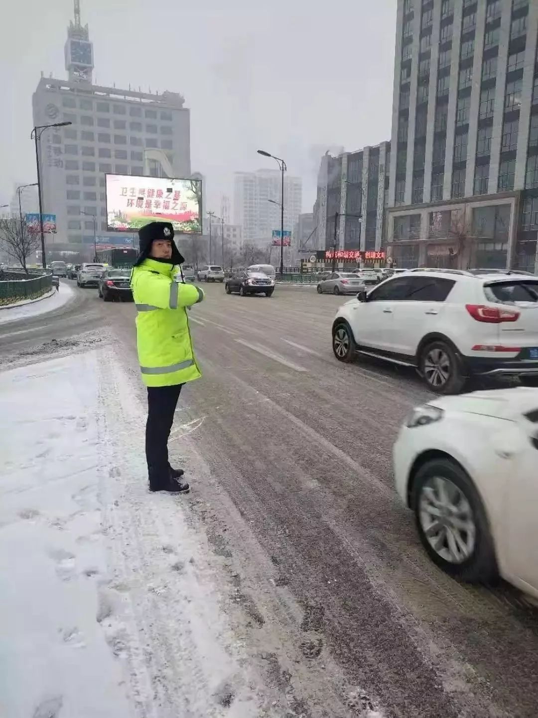 应冰而动 快速反应 吉林市公安交管全力做好低温雨雪冰冻天气道路交通