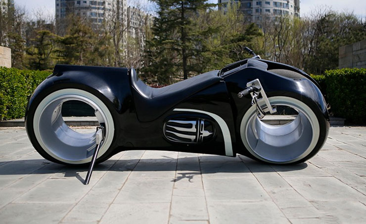 在名为《创战纪》的科幻电影中,有一部叫做"特隆"的摩托车,让人印象