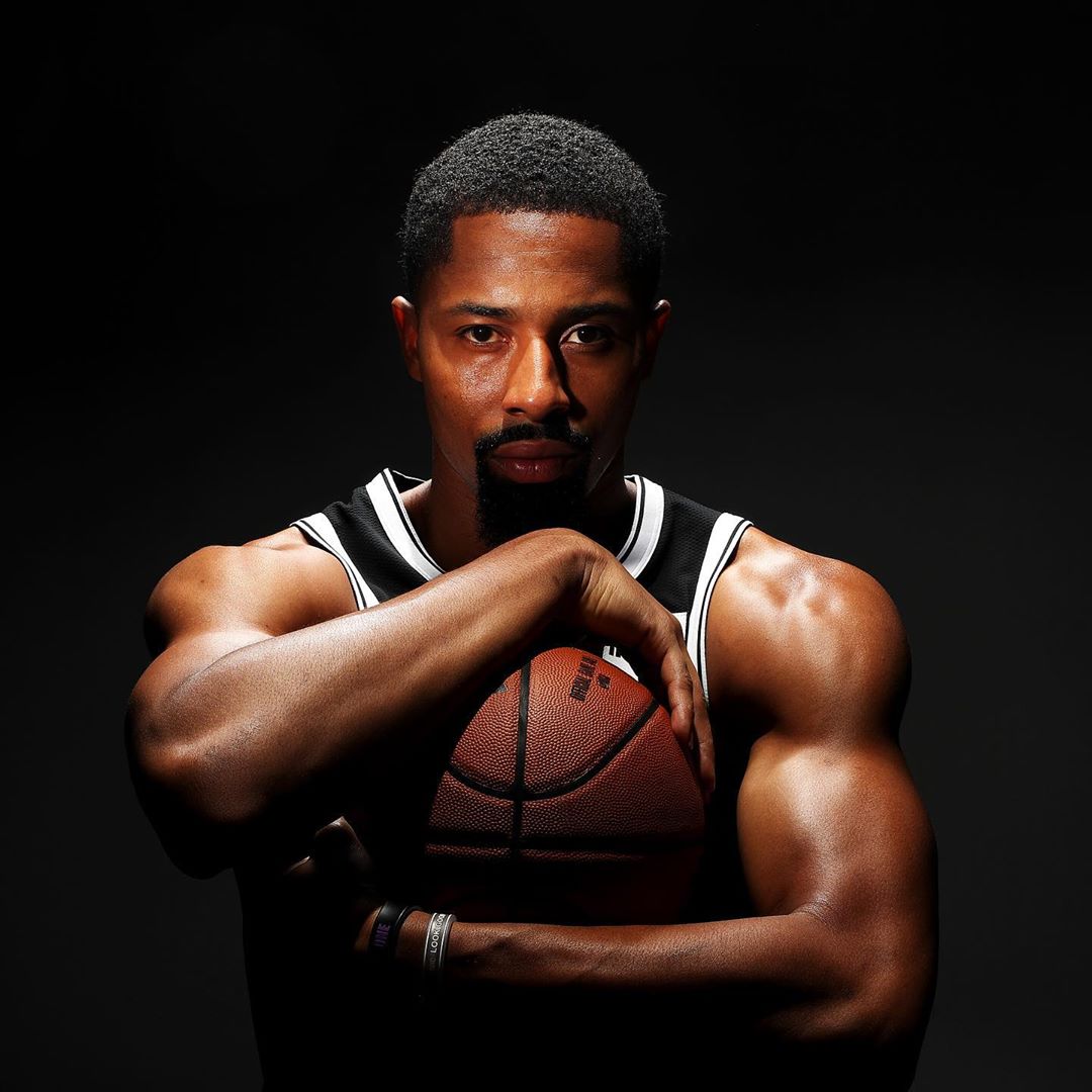 丁威迪更新社媒晒照:带上面具没人会关心我是谁