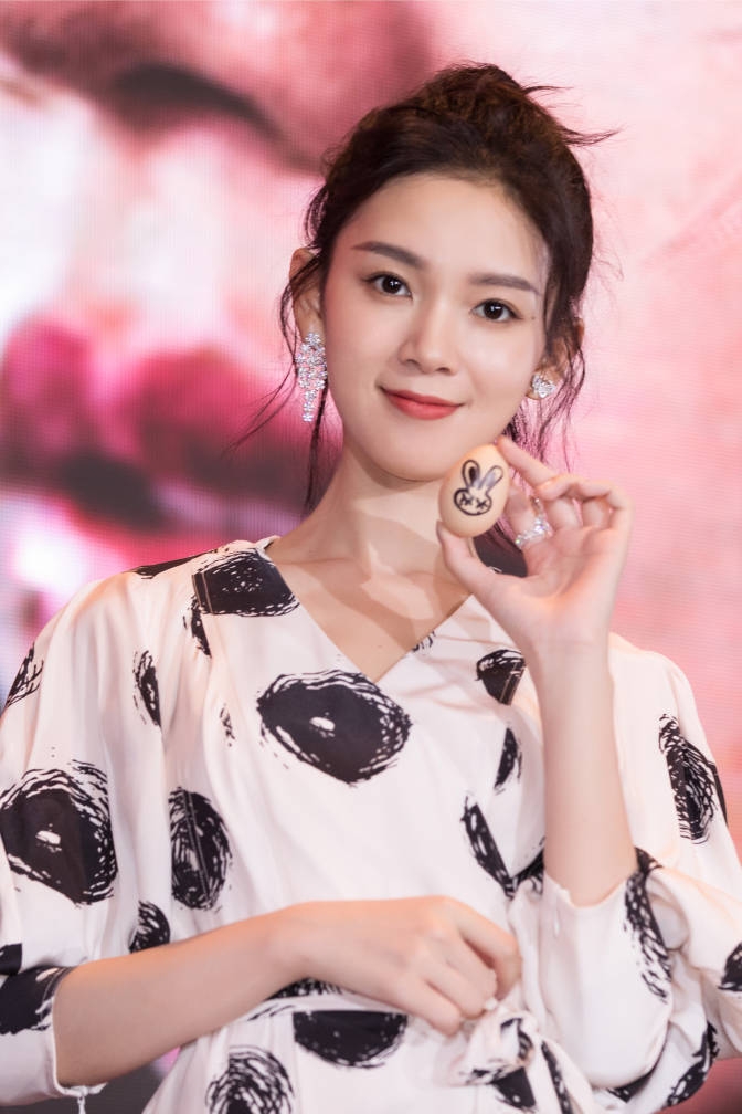 陈瑶在《橙红年代》中美翻了,网友:这样的"小丸子"给我来一打