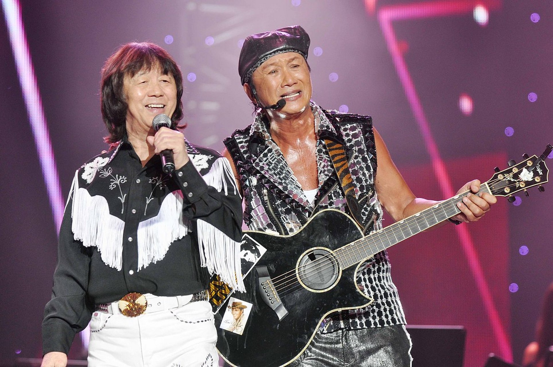 《每当变幻时》原唱薰妮,薰妮推出此曲翌年,许冠英首度翻唱该曲.