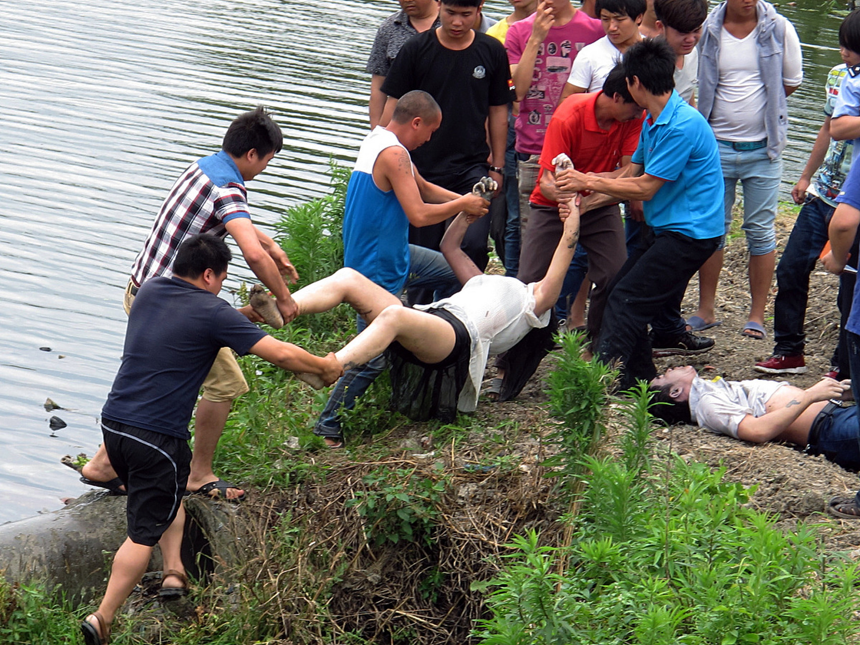 年仅x岁的男童,本应该享受快乐童年的他,却因为一