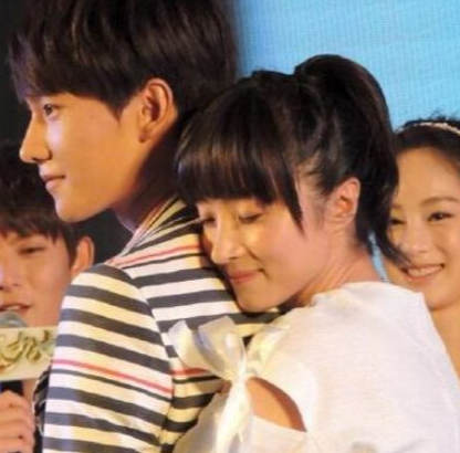 杨洋也会区别对待,感觉很讨厌胡冰卿,但很喜欢郑爽,太明显了!