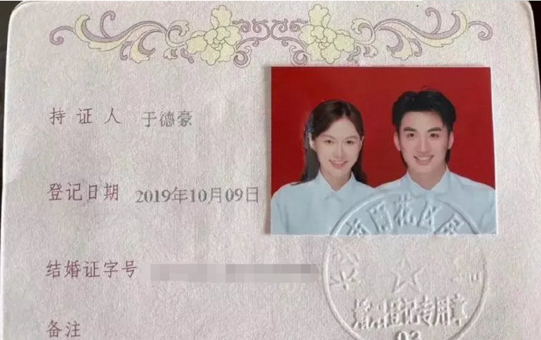 男篮于德豪与富二代大婚!姐弟恋5年24岁嫁豪门 恩师杜锋千里赶场