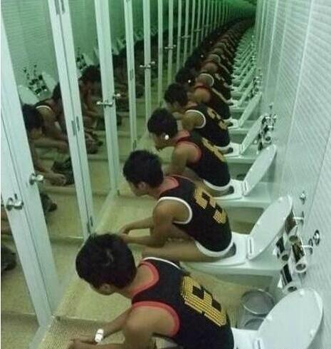 搞笑图片搞笑段子:看到这个厕所,我嘿嘿一笑回头看了一眼女友
