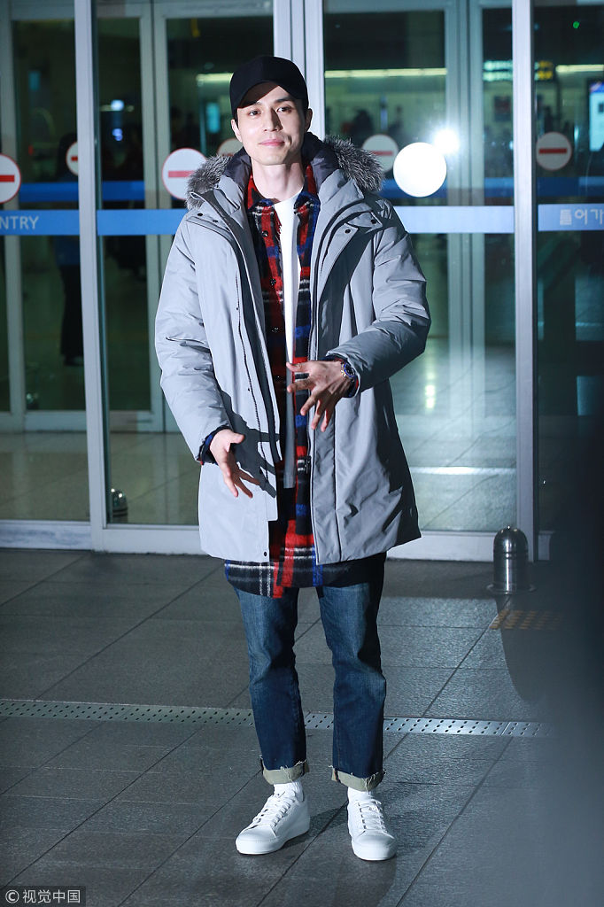李栋旭毛领羽绒服马海毛衬衫 水洗仔裤小白鞋帅气型男