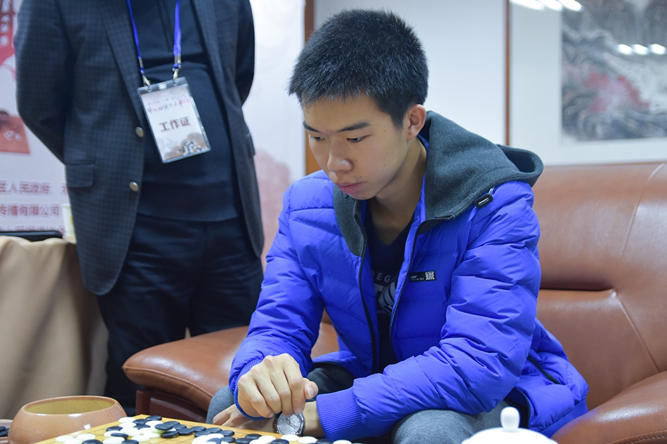 12月4日,第14届威孚房开杯中国围棋棋王争霸赛在江苏省无锡市坊前实验