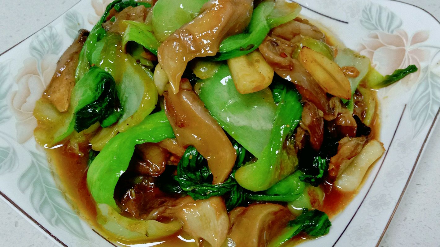 家常青菜炒蘑菇的做法,咸香下饭,做法简单