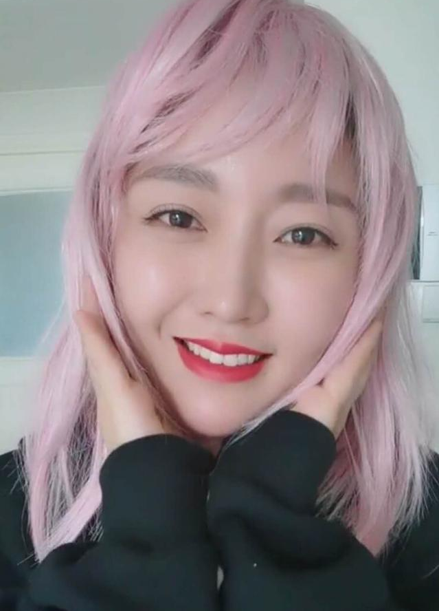 潘长江女儿潘阳近照曝光颜值担当网友还真没认出来是潘阳